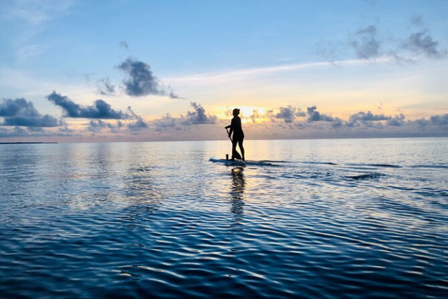 Sunrise paddleboarding tour in Nichupté lagoon: a magical experience