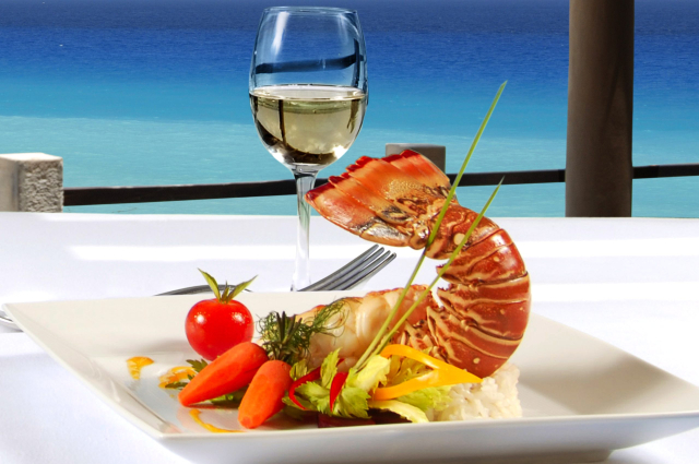 Descubre el arte de las cenas temáticas en Cancún: gastronomía y cultura en su máxima expresión